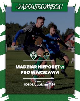 Powiększ obraz: fot. Plakat zapraszający na wydarzenie, szczegółowe informacje w aktualności i tytule. Na zdjęciu dwaj mężczyźni grają w piłkę nożną na boisku, w tle budynek mieszkalny, drzewa