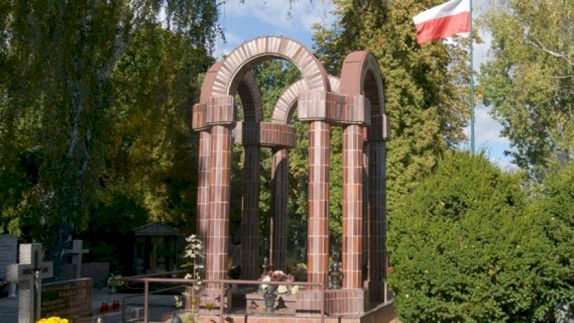 Cmentarz parafialny w Jabłonnie - Zdjęcie nr 1