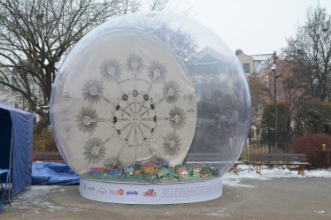 Fot. Powiat Legionowski. Makieta domków znajdująca się w kopule