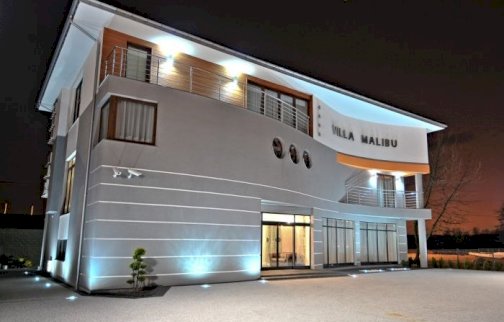 fot. www.villamalibu.pl/, na zdjęciu Hotel Villa Malibu z zewnątrz