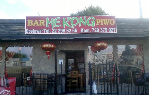 fot. facebook Me Kong, www.facebook.com/barmekong/?ref=page_internal. Na zdjęciu Bar Me Kong w Legionowie, wejście do restauracji