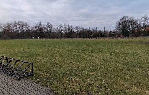 fot. Krzysztof Kozań. Na zdjęciu boisko o nawierzchni naturalnej do gry w piłkę nożną