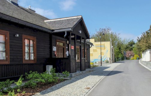 fot. A. Woźniakowska. Na zdjęciu widok z zewnątrz na Izbę Pamięci i Tradycji Rybackich w Serocku