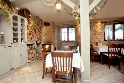 Powiększ obraz: fot. zlotylin.pl. Na zdjęciu sala restauracyjna