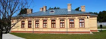 Powiększ obraz: fot. facebook Filia "Piaski" Muzeum Historycznego w Legionowie. Na zdjęciu budynek filii "Piaski" Muzeum Historycznego w Legionowie