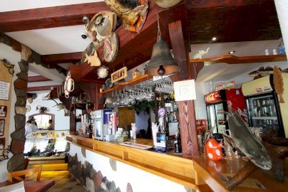 Powiększ obraz: fot. zlotyokon.pl/oferta/restauracja/. Na zdjęciu bar