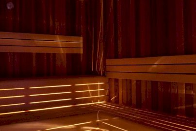 Powiększ obraz: fot. www.hotelnarvil.pl/spa/niagara-spa. Na zdjęciu sauna